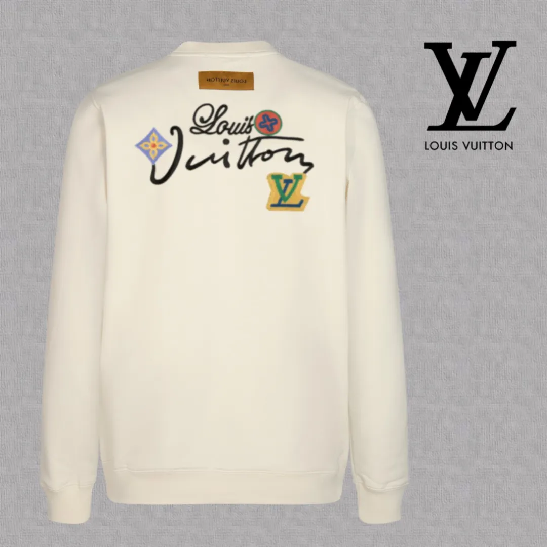 🅿️250 hot style on the shelves🔥❗ 💫〖Louis Vuitton LV〗 Fashionable round neck sweatshirt, casually matched with various styles, it is perfectly handsome😎The whole dress is made of double waistcoats, which makes the whole dress more three-dimensional. Not ordinary factories can do such fine work. The 2025 spring style counters are on sale, exquisite round neck terry sweatshirt, high-end double-strand pure cotton Customized drawstring ribs are dyed in the same vat and are complete with three standards. The chest craftsmanship adopts a simple and elegant pattern on the chest, which is easy to control for any age group! Fit and comfortable! Customized thickened 440g terry sweatshirt fabric, soft and comfortable to the touch, with a three-dimensional shape! 🙌🏻 It’s also very breathable, so it’s a versatile style that can be worn with any outfit! ✔Color: Black White Apricot Size: S M L XL 2XL